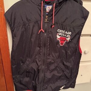 STARTER Chicago Bulls Hooded Vest - Black and Red